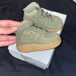 Air Force 1 MID WB : Medium Olive , Size 4c